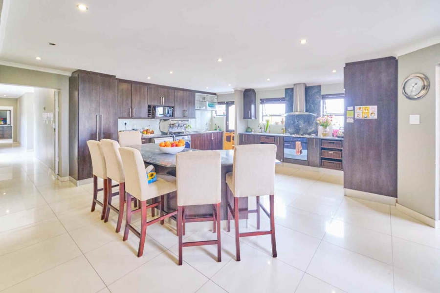 4 Bedroom Property for Sale in Flamingo Vlei Western Cape